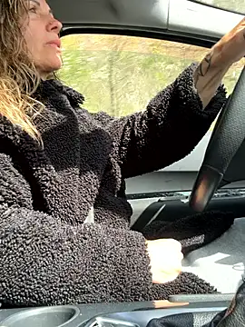 sansan2411 online show from March 29, 2026, 1:33 pm