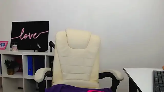 Snapshot of Lia_Benini chatting on February 25, 2025, 7:25 pm Lia Benini online show from February 25, 2025, 7:25 pm