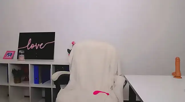 Snapshot of Lia_Benini chatting on March 2, 2025, 4:21 pm Lia Benini online show from March 2, 2025, 4:21 pm