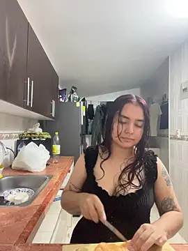 Snapshot of Ema_kraus chatting on February 18, 2026, 12:39 am Ema kraus online show from February 18, 2026, 12:39 am