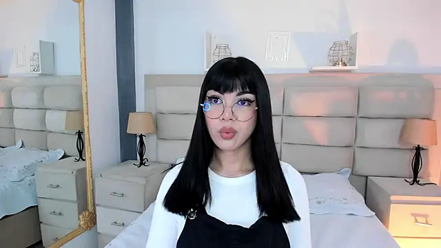 Snapshot of RoseCassie chatting on March 5, 2025, 12:44 pm RoseCassie online show from March 5, 2025, 12:44 pm