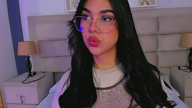 Snapshot of RoseCassie chatting on September 17, 2025, 1:35 pm RoseCassie online show from September 17, 2025, 1:35 pm