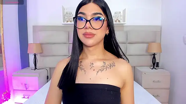 Snapshot of RoseCassie chatting on October 2, 2025, 1:18 pm RoseCassie online show from October 2, 2025, 1:18 pm