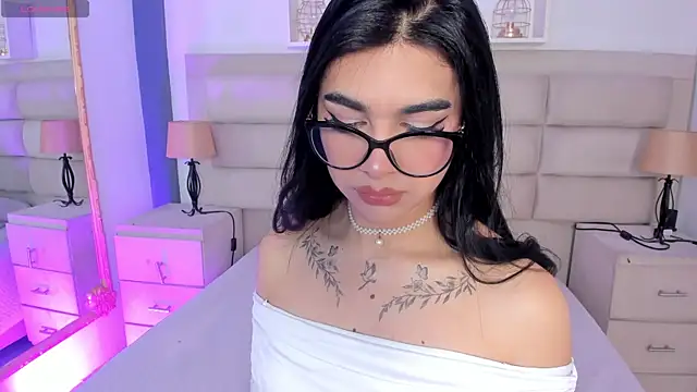 Snapshot of RoseCassie chatting on October 3, 2025, 1:30 pm RoseCassie online show from October 3, 2025, 1:30 pm