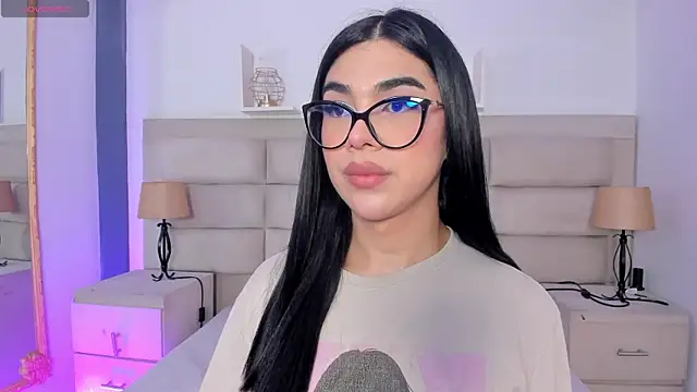 Snapshot of RoseCassie chatting on October 5, 2025, 12:58 pm RoseCassie online show from October 5, 2025, 12:58 pm