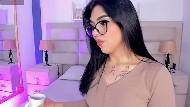Snapshot of RoseCassie chatting on October 6, 2025, 1:30 pm RoseCassie online show from October 6, 2025, 1:30 pm