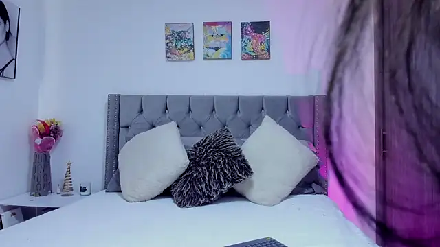 Sara Leblanc online show from December 22, 2024, 1:33 pm