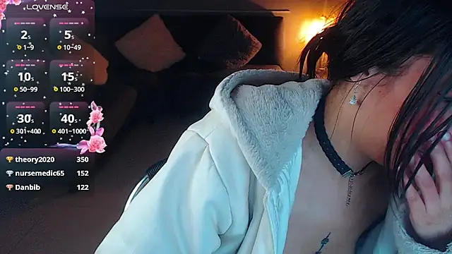 mia collens online show from January 28, 2025, 7:32 am