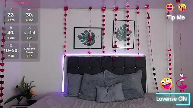 mia collens online show from March 12, 2025, 6:29 am