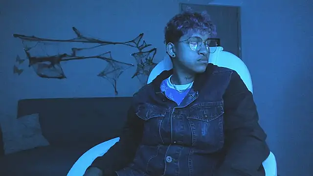 Dominick jones online show from October 9, 2025, 5:27 am