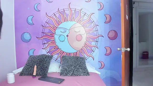 Mariana 16  online show from September 18, 2025, 7:38 pm