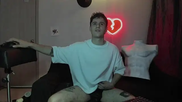 Snapshot of Antonello_Vannucci chatting on December 27, 2024, 2:58 am Antonello Vannucci online show from December 27, 2024, 2:58 am