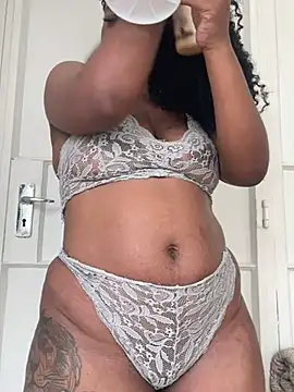 beverlyxxxx online show from March 13, 2025, 10:47 am