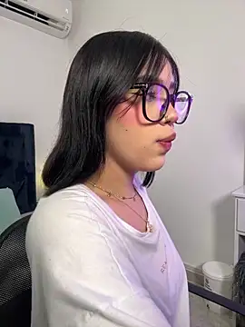 Lily Woodz online show from February 9, 2026, 7:07 pm