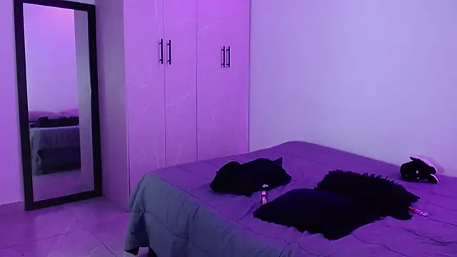 miia-liiam online show from April 12, 2026, 6:07 am