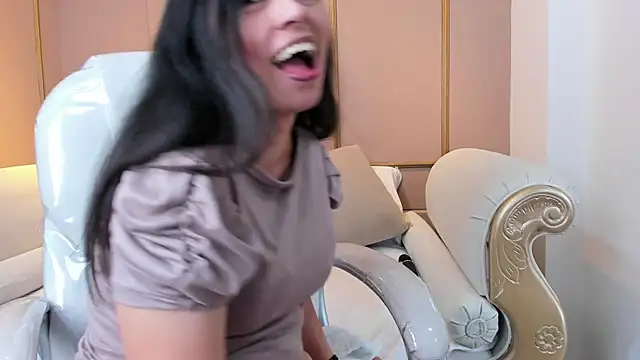 PerlaPreciosa online show from October 30, 2025, 4:36 am