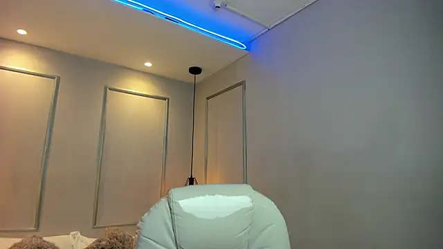 PerlaPreciosa online show from November 3, 2025, 12:39 pm