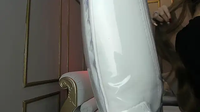 PerlaPreciosa online show from December 20, 2025, 4:08 am