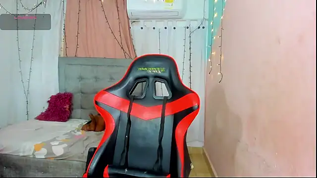 dani-lue online show from December 22, 2025, 2:36 pm