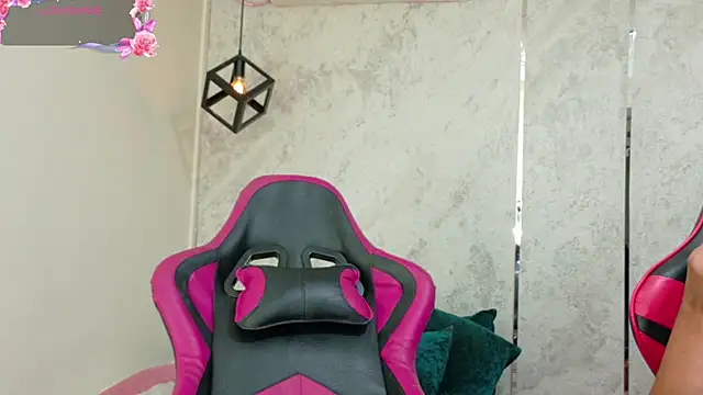 dani-lue online show from April 4, 2026, 2:47 pm