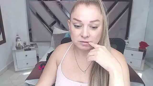 natalia5560 online show from March 11, 2025, 2:51 pm