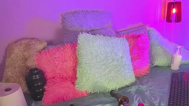 Little lili19 online show from February 20, 2026, 9:37 pm