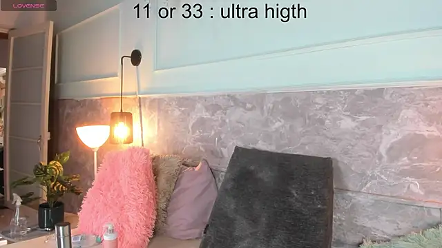 Snapshot of Little_lili19 chatting on April 24, 2026, 8:22 pm Little lili19 online show from April 24, 2026, 8:22 pm
