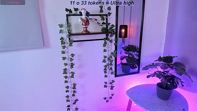 Snapshot of Little_lili19 chatting on April 30, 2026, 8:57 pm Little lili19 online show from April 30, 2026, 8:57 pm