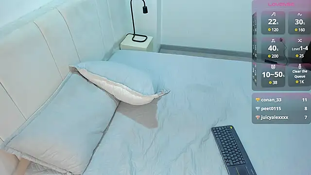 Snapshot of AbrilSonne chatting on February 21, 2025, 11:10 pm AbrilSonne online show from February 21, 2025, 11:10 pm