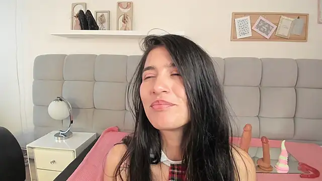 Chlooe Zoe online show from April 15, 2026, 7:58 pm