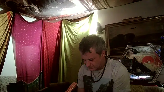 Snapshot of SilverandFox chatting on March 21, 2025, 1:34 pm SilverandFox online show from March 21, 2025, 1:34 pm