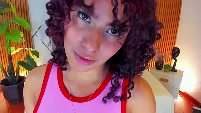 charlottee white online show from December 18, 2025, 8:37 pm