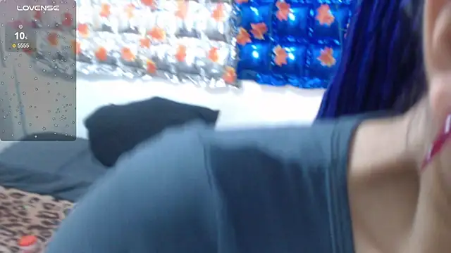 Snapshot of thaly_funn chatting on February 18, 2025, 8:03 pm thaly funn online show from February 18, 2025, 8:03 pm