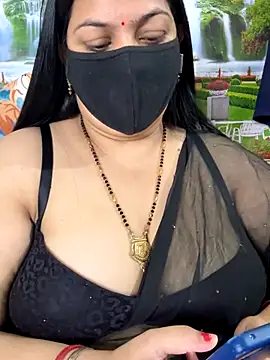 FlatVincy4 online show from November 12, 2025, 4:51 pm