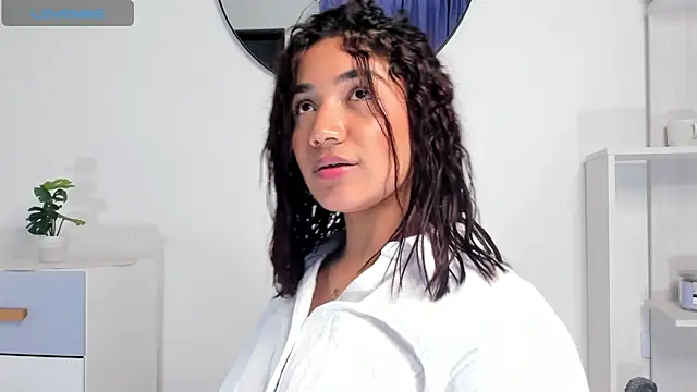 martina roldam online show from December 28, 2024, 4:51 am