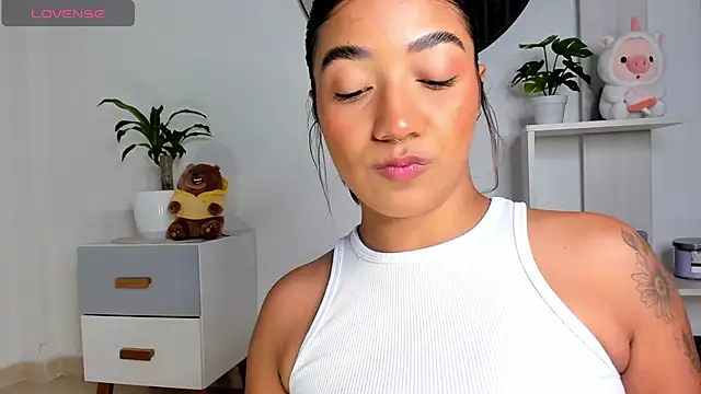 martina roldam online show from January 14, 2025, 12:22 am