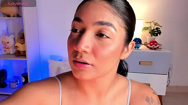 martina roldam online show from February 4, 2025, 12:19 am