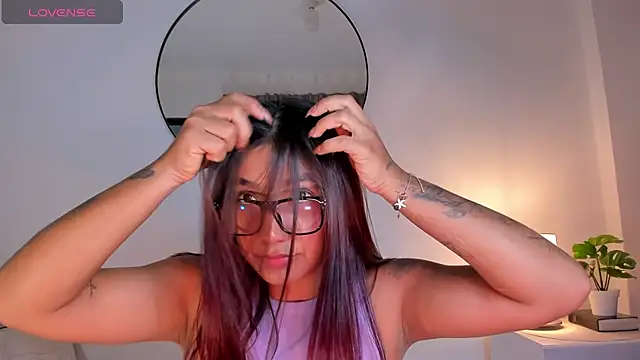 martina roldam online show from February 25, 2025, 11:41 am