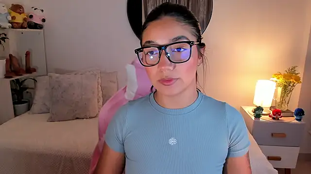 martina roldam online show from March 23, 2025, 1:53 am