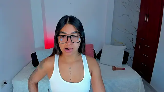 martina roldam online show from April 20, 2026, 3:09 am