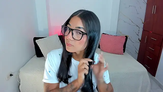 martina roldam online show from June 4, 2026, 4:29 am