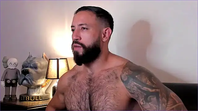 BradLeon  online show from December 4, 2025, 4:22 am