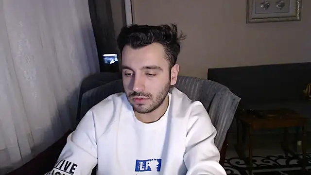 handsomeee04 online show from November 18, 2025, 10:47 pm