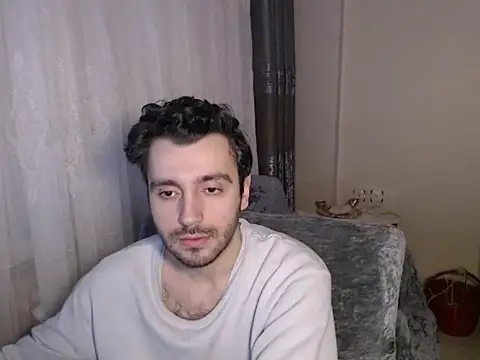 handsomeee04 online show from April 13, 2026, 10:37 pm