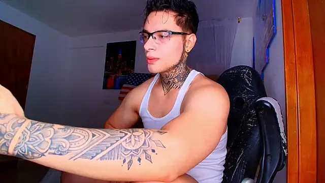 DennisWalkerr online show from October 9, 2025, 11:58 pm