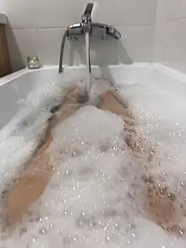 Charlotte Ros online show from December 28, 2024, 2:42 pm