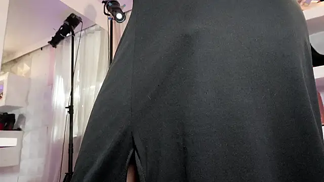 Mara-Bella online show from February 18, 2026, 8:05 pm