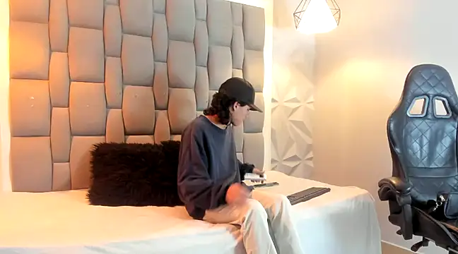 andy dan18 online show from February 12, 2025, 8:29 pm