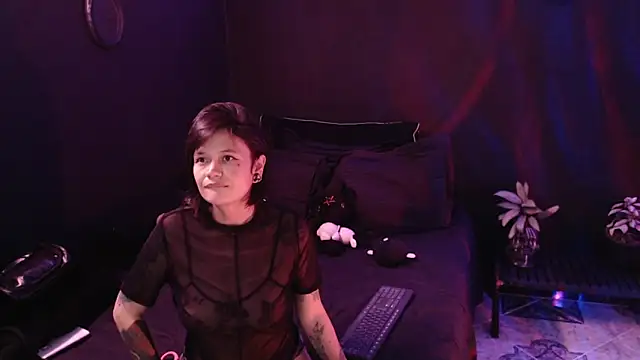 Snapshot of rousstattoo chatting on March 26, 2026, 1:33 am rousstattoo online show from March 26, 2026, 1:33 am