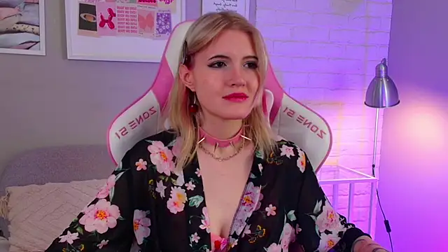 NellieLoyns online show from March 4, 2025, 11:32 pm